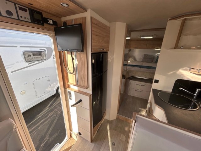 Bavaria Initial I741C Allure - Photo 16