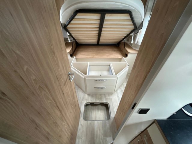Bavaria Tren-D T700C Class - Photo 9