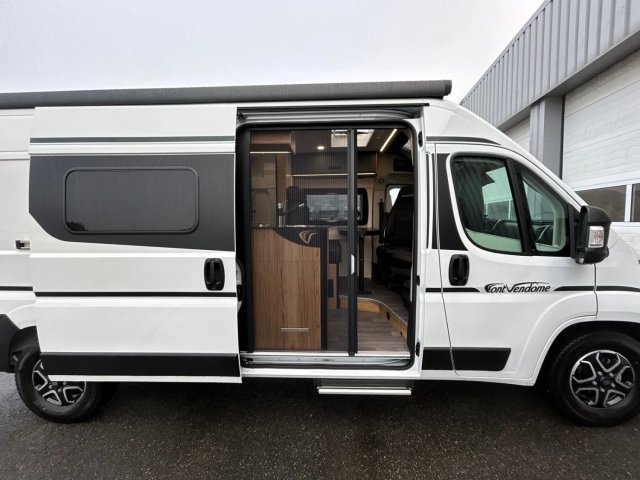 Font Vendome Leader Camp Elegance - Photo 7