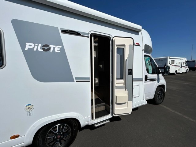 Pilote P 696 U Evidence - Photo 35