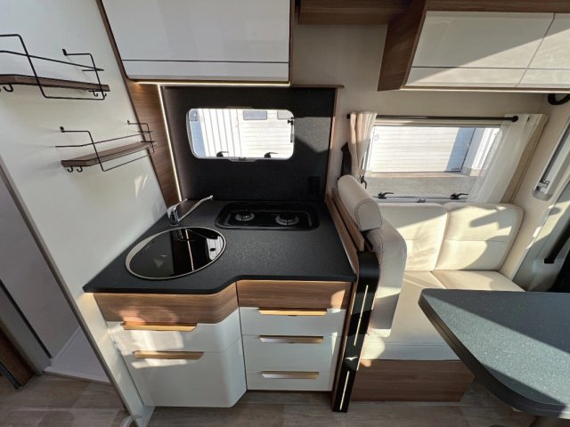 Pilote P 746 FGJ Evidence Plus + - Photo 4