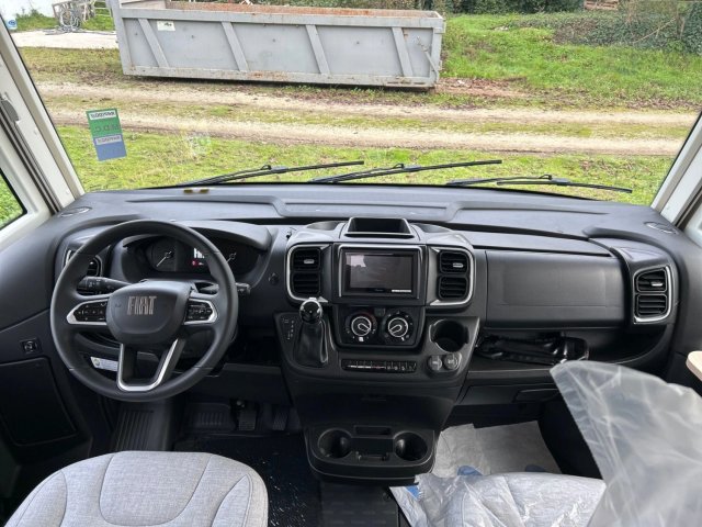 Rapido 8096 DF SERIE 80 - Photo 3