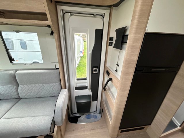 Rapido 8096 DF SERIE 80 - Photo 6