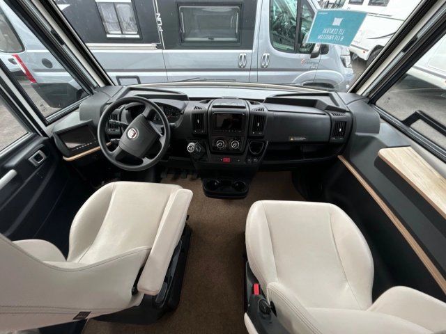 Bavaria Initial I740FC Style FC - Photo 3