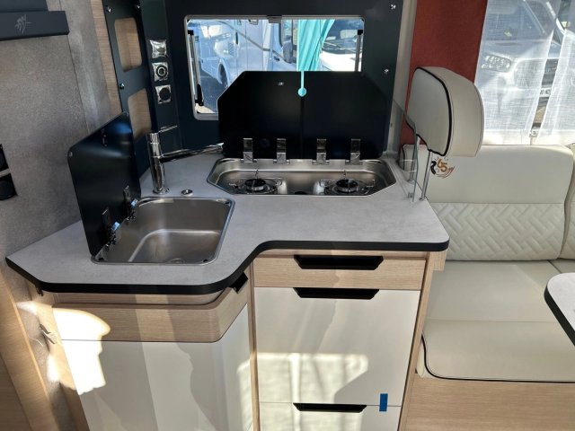 Rapido 696 F 65 ANS - Photo 5