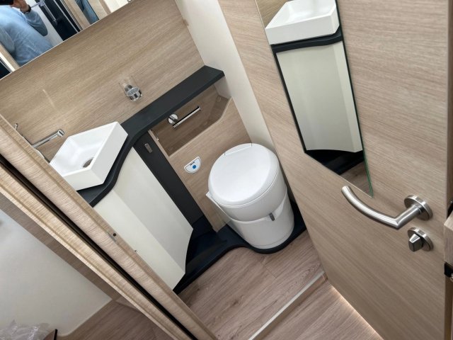 Rapido 696 F 65 ANS - Photo 10