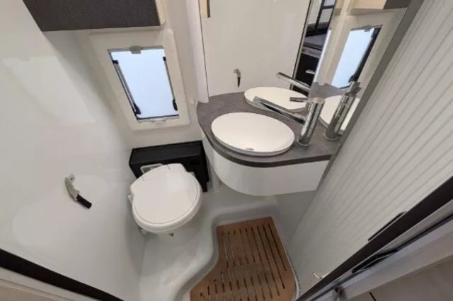 Challenger 240 Open Edition - Photo 8