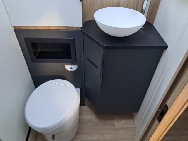 Bavaria Initial I720FC Nomade i 720 fc - Photo 11