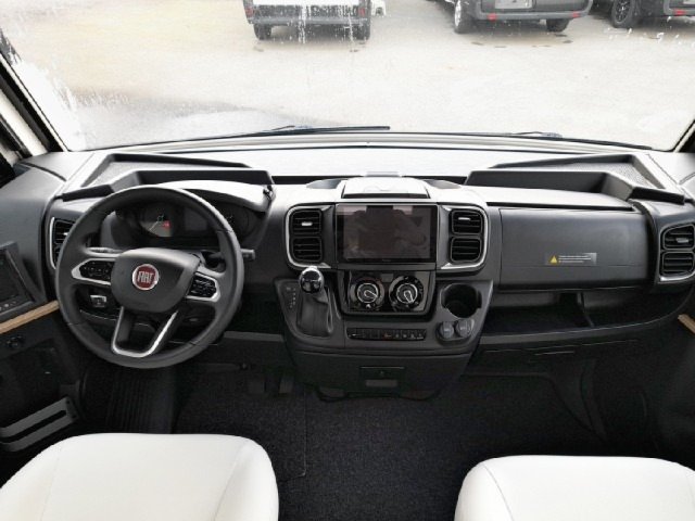 Bavaria Initial I740FC Style i 740 fc - Photo 3