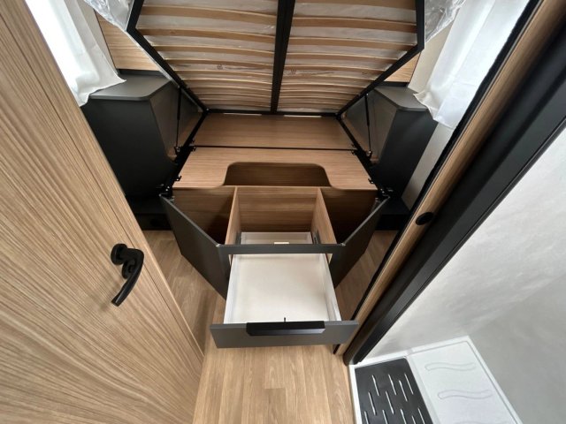 Bavaria Initial I720FC Nomade - Photo 11