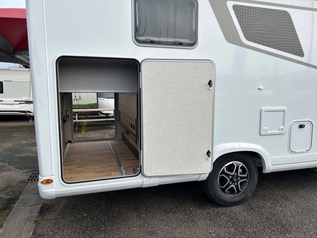 Bavaria Initial I720FC Nomade - Photo 12