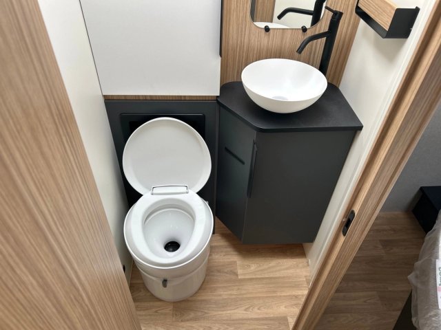 Bavaria Initial I720FC Nomade - Photo 14