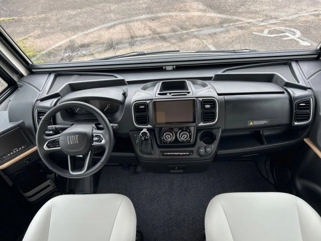 Bavaria Initial I720FC Nomade - Photo 3