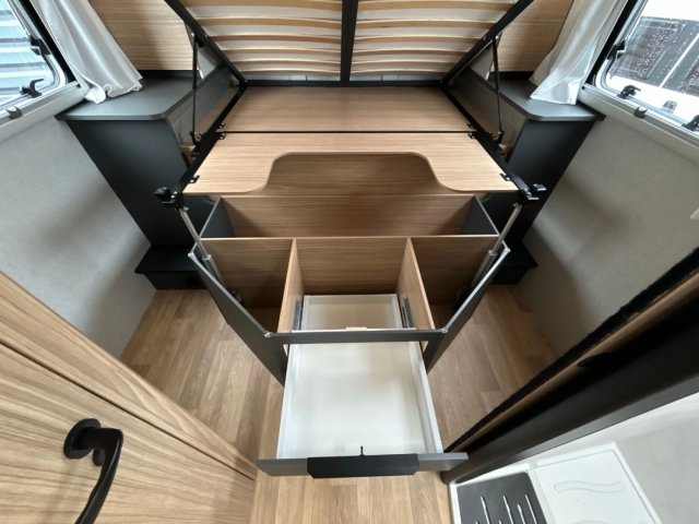 Bavaria Initial I720FC Nomade - Photo 12