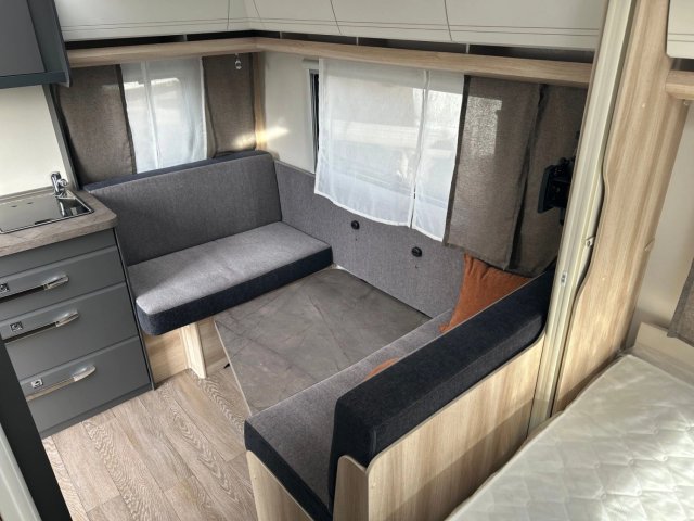 Hobby De Luxe 400 SFE - Photo 5