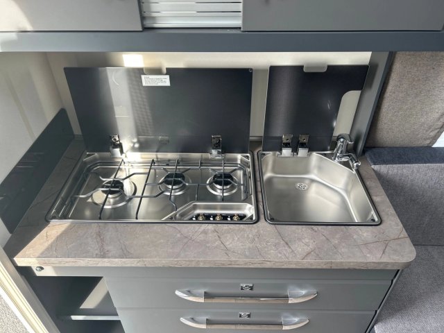 Hobby De Luxe 400 SFE - Photo 15