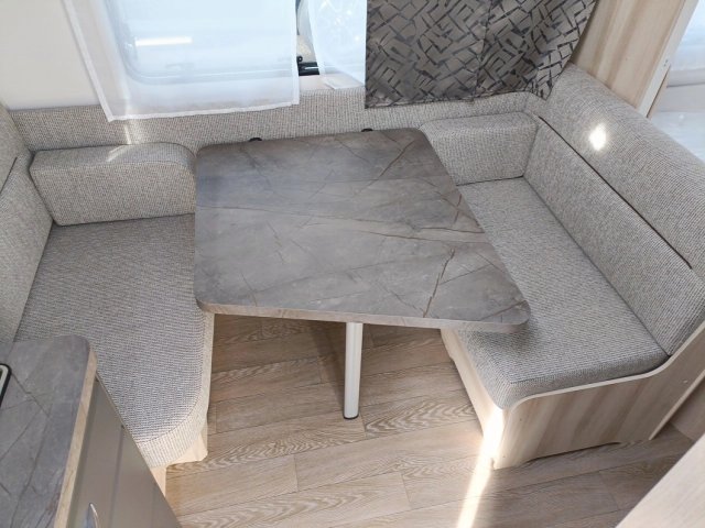 Hobby De Luxe 400 SFE Occasion