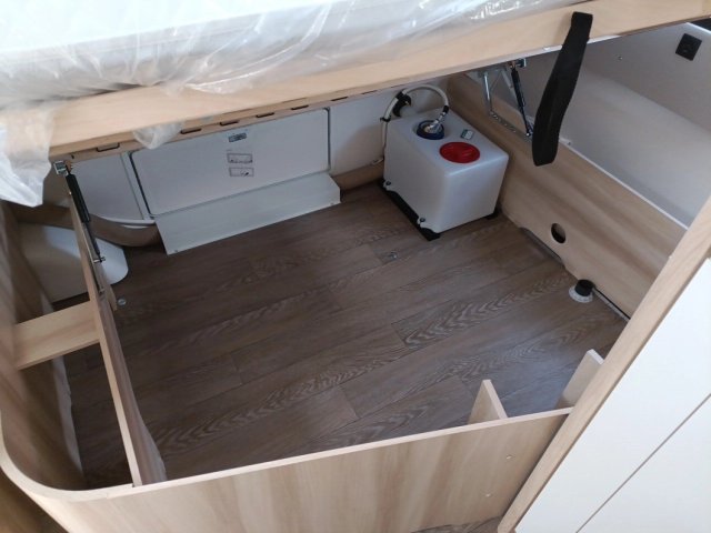 Hobby De Luxe 400 SFE - Photo 2