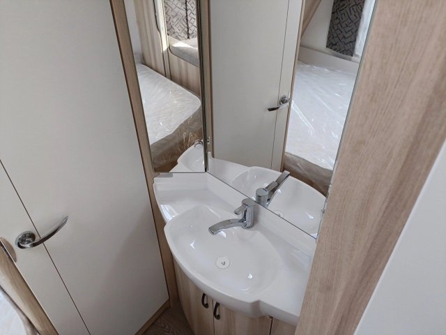 Hobby De Luxe 400 SFE - Photo 5