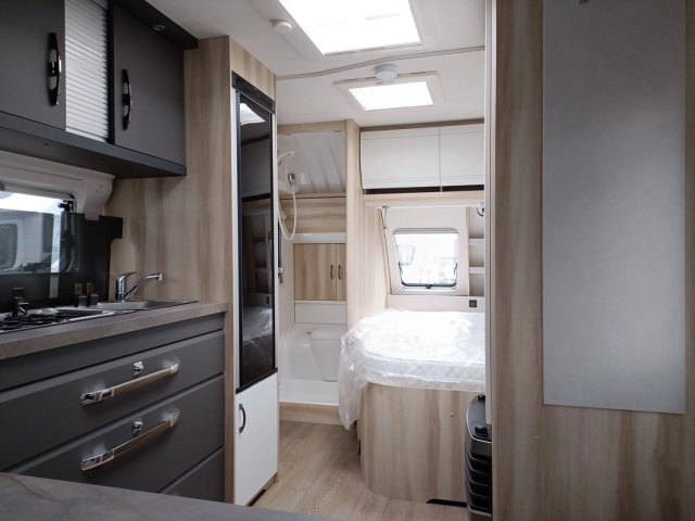 Hobby De Luxe 460 UFE - Photo 5