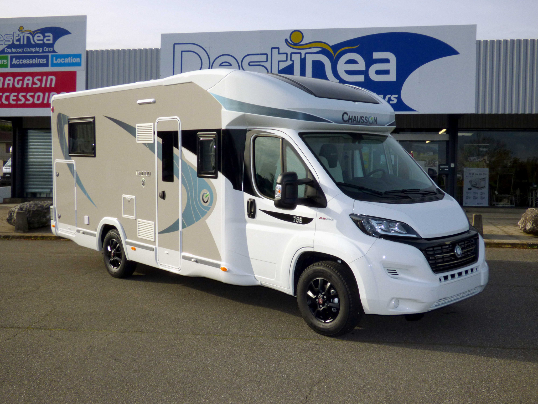 Chausson 788 Titanium neuf de 2021 Fiat Camping car en vente à Pompertuzat (HauteGaronne 31) Chausson 788 Titanium neuf de 2021 Fiat Camping car en vente à Pompertuzat (HauteGaronne 31)