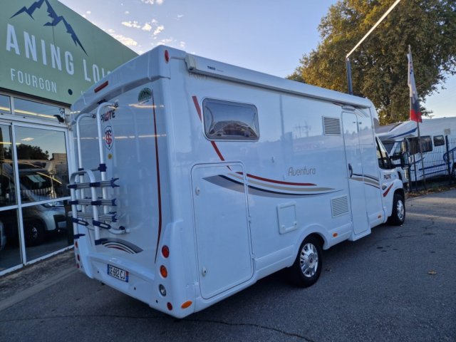 Pilote Camping-Car AVENTURA 680 LGA - Photo 4