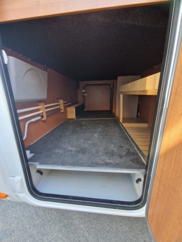 Pilote Camping-Car AVENTURA 680 LGA - Photo 6