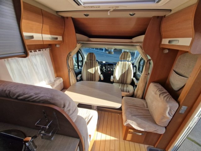 Pilote Camping-Car AVENTURA 680 LGA - Photo 8