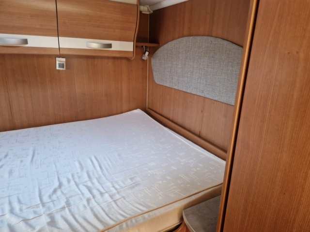 Pilote Camping-Car AVENTURA 680 LGA - Photo 16