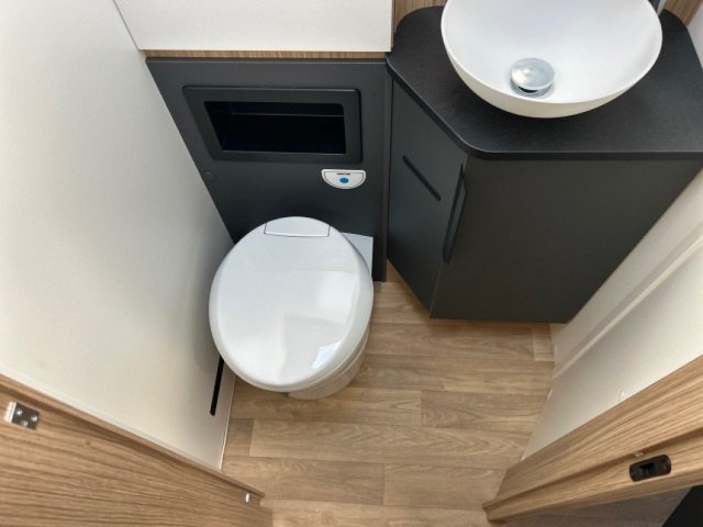 Bavaria Initial I720FC Nomade i 720 fc - Photo 9