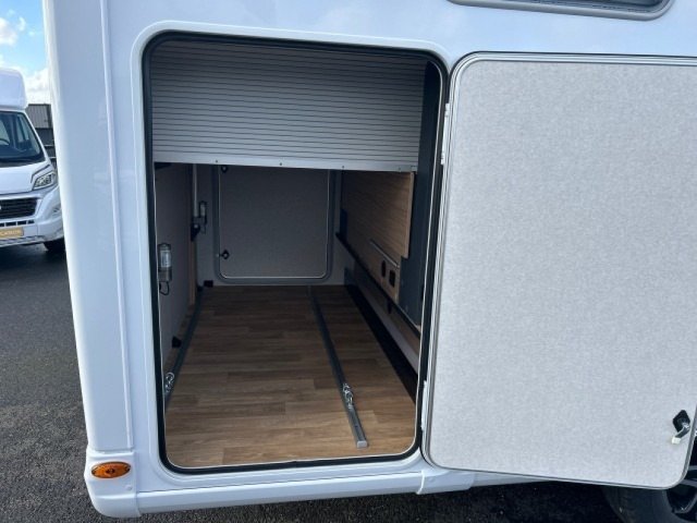 Bavaria Initial I720FC Nomade i 720 fc - Photo 12