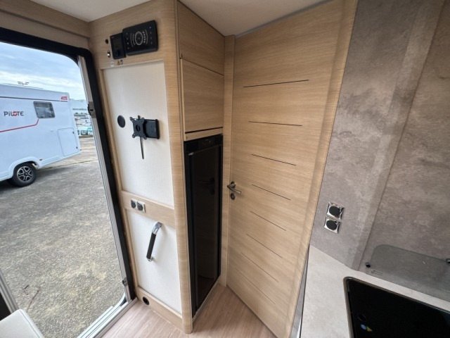 Rapido C86 c 86 i 65 ans - Photo 9