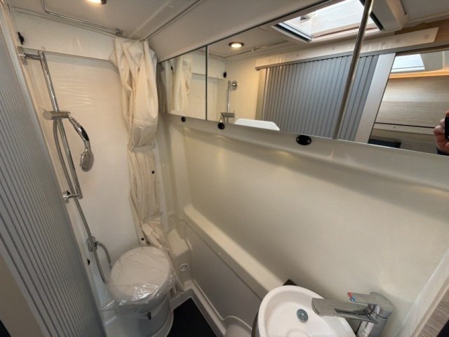 Rapido Van V62 v 62 65 ans - Photo 8