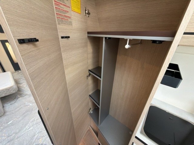 Rapido Van V62 v 62 65 ans - Photo 10