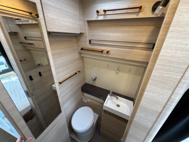 Rapido Van V65 XL v 65 - Photo 10