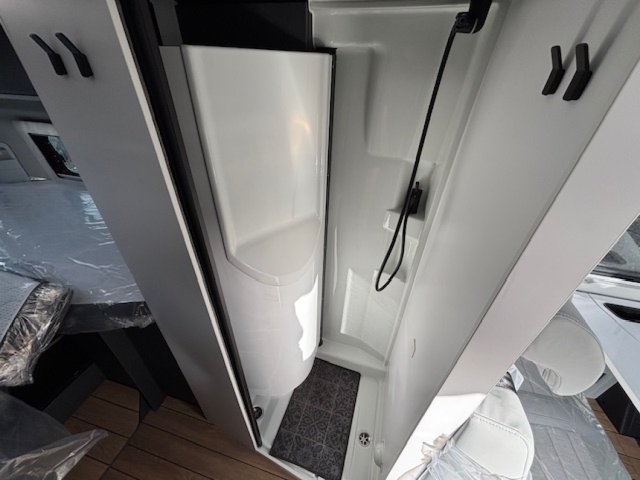 Elios Van 63 LB sky line - Photo 13