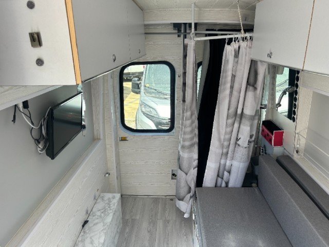 Ford Transit - Photo 4