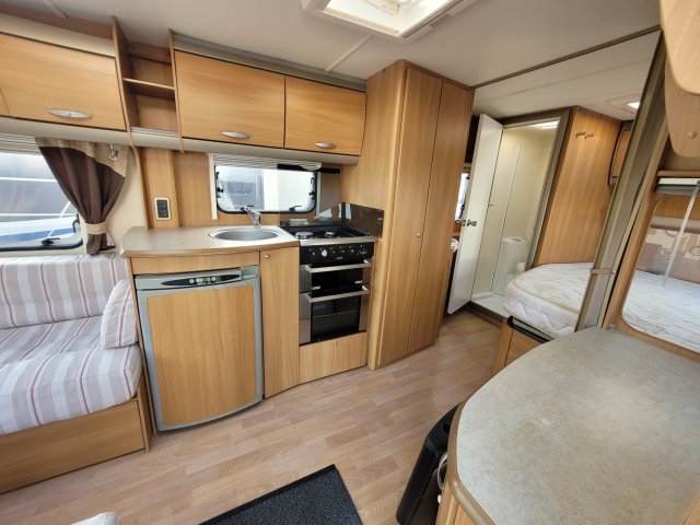 Swift Conqueror 540 - Photo 6