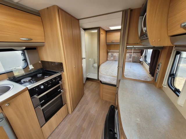 Swift Conqueror 540 - Photo 7