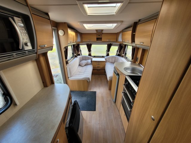 Swift Conqueror 540 - Photo 9