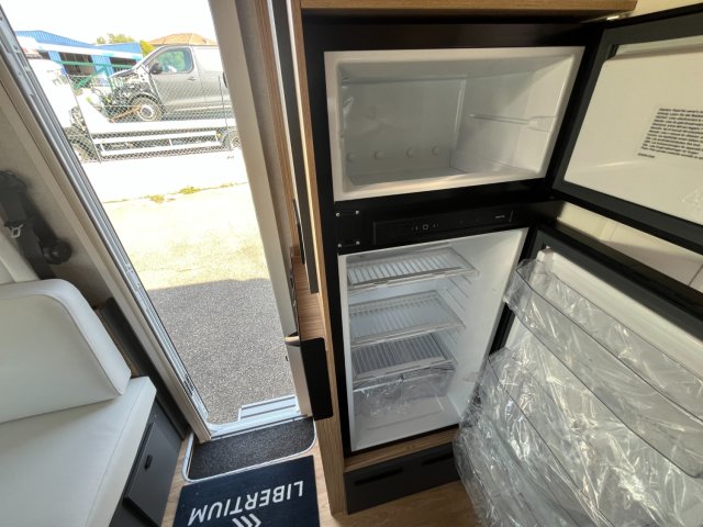 Bavaria Initial I740FGJ Nomade I 740 FGJ - Photo 16