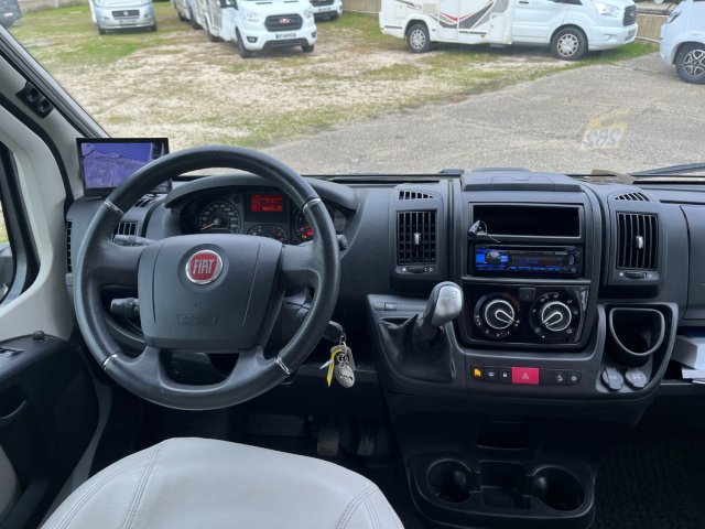 Mc Louis Menfys Van 3 KARAT - Photo 14