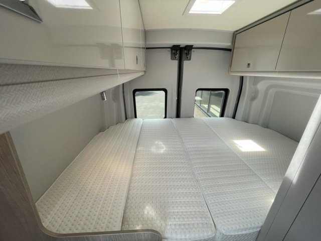 Burstner Lineo C 590 - Photo 9