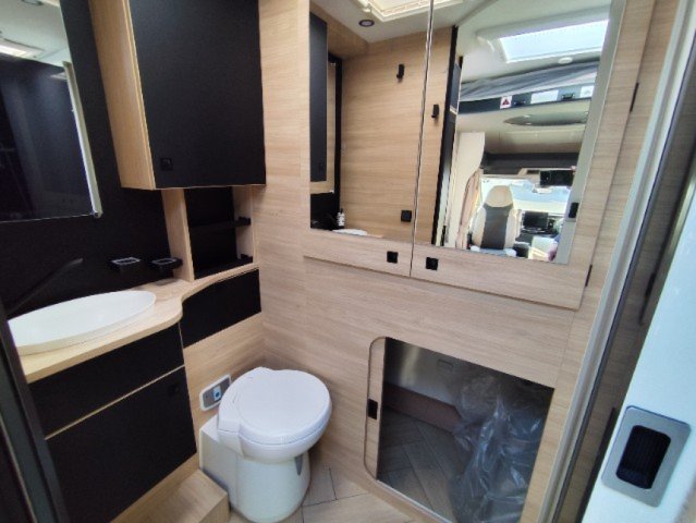 Challenger 250 Graphite Edition - Photo 10