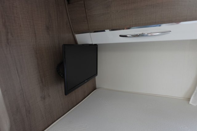 Bavaria Initial I740FGJ Style - Photo 18