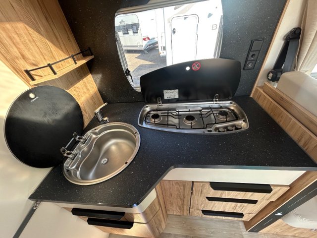 Bavaria T 696 D Style - Photo 12