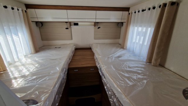 Pilote P 746 FGJ Evidence Fit - Photo 8