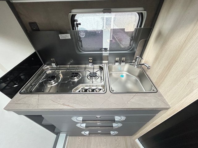 Hobby De Luxe 460 SFF - Photo 5