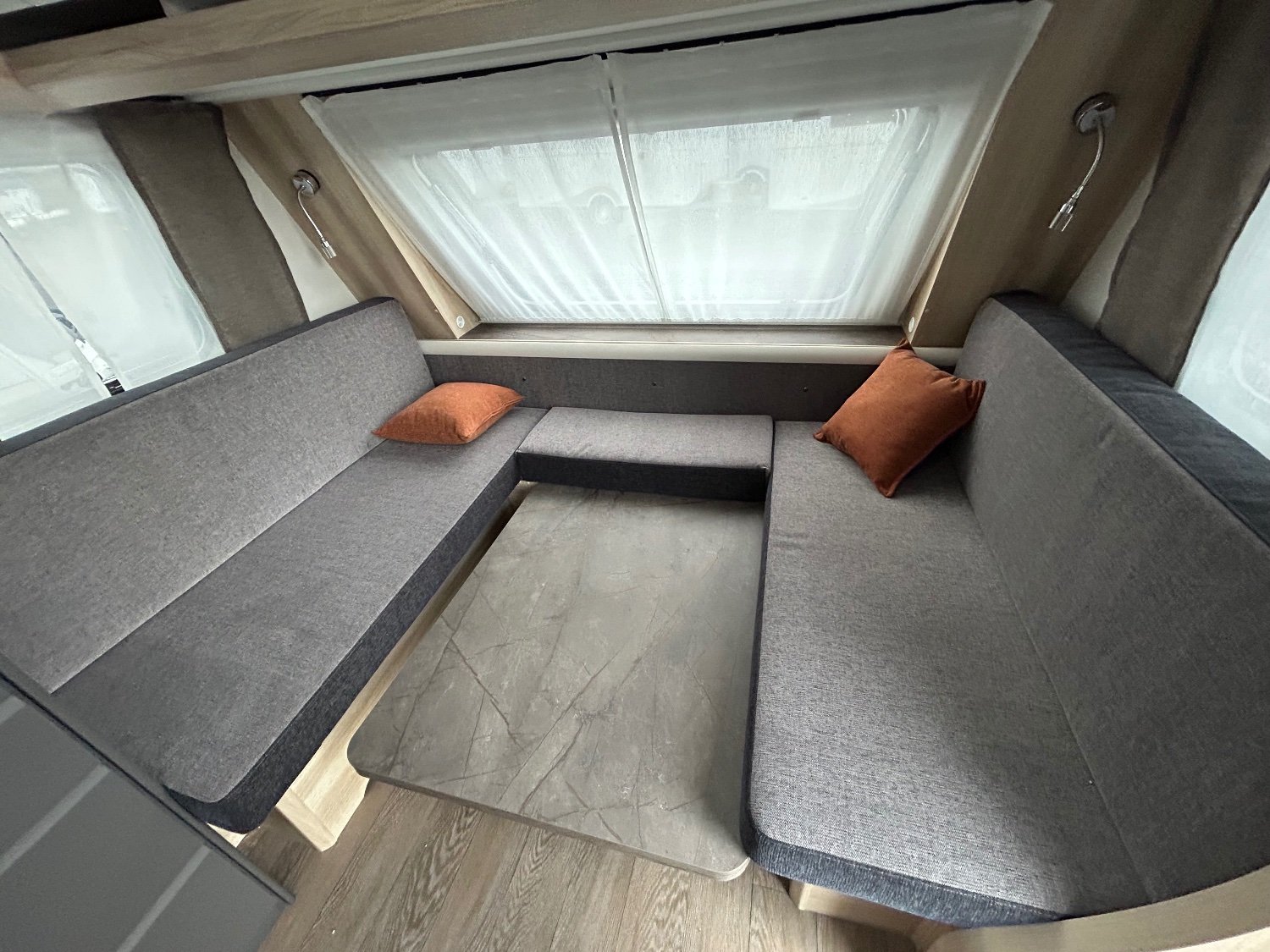 Hobby De Luxe 495 WFB