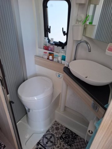Adria Twin Plus 640 SLB blanc - Photo 3